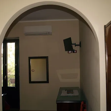 Mamma Elena לינה וארוחת בוקר Rovito