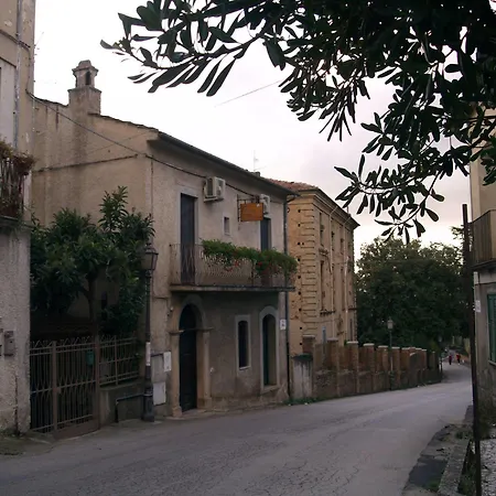 Mamma Elena לינה וארוחת בוקר Rovito