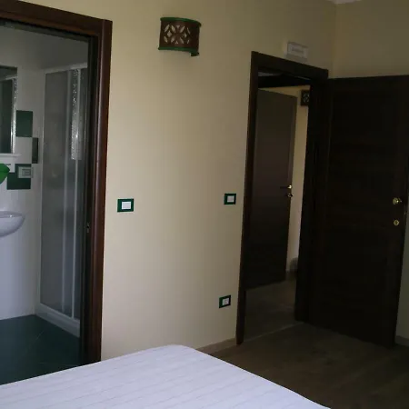 לינה וארוחת בוקר Mamma Elena 3*