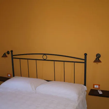 לינה וארוחת בוקר Mamma Elena 3*