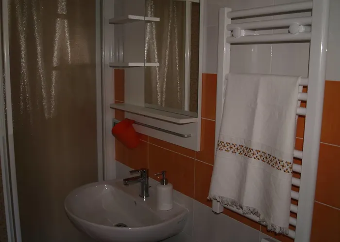 Alojamento de Acomodação e Pequeno-almoço Mamma Elena 3*