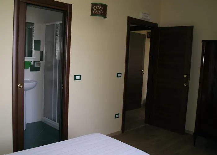 Alojamento de Acomodação e Pequeno-almoço Mamma Elena 3*